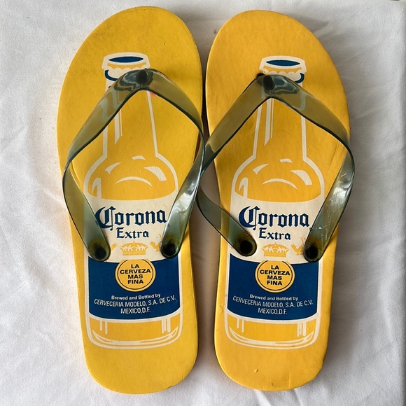 Corona Shoes - Corona woman’s flip flops - says size 9.5 but I am a 7.5 and they fit - see pic